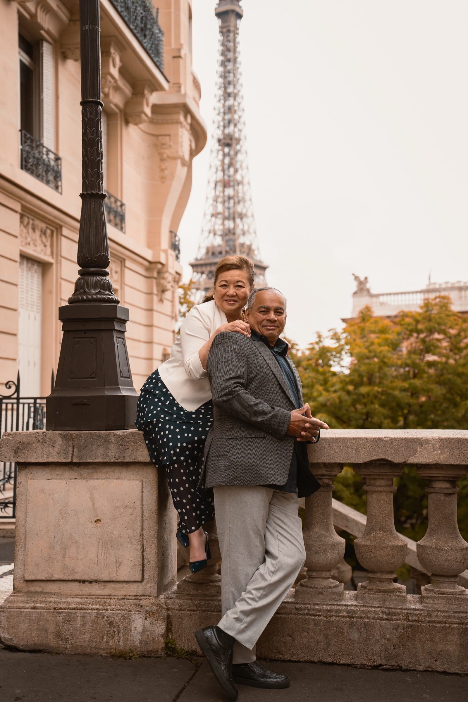 A couple in portrait, on Avenue de Camoëns