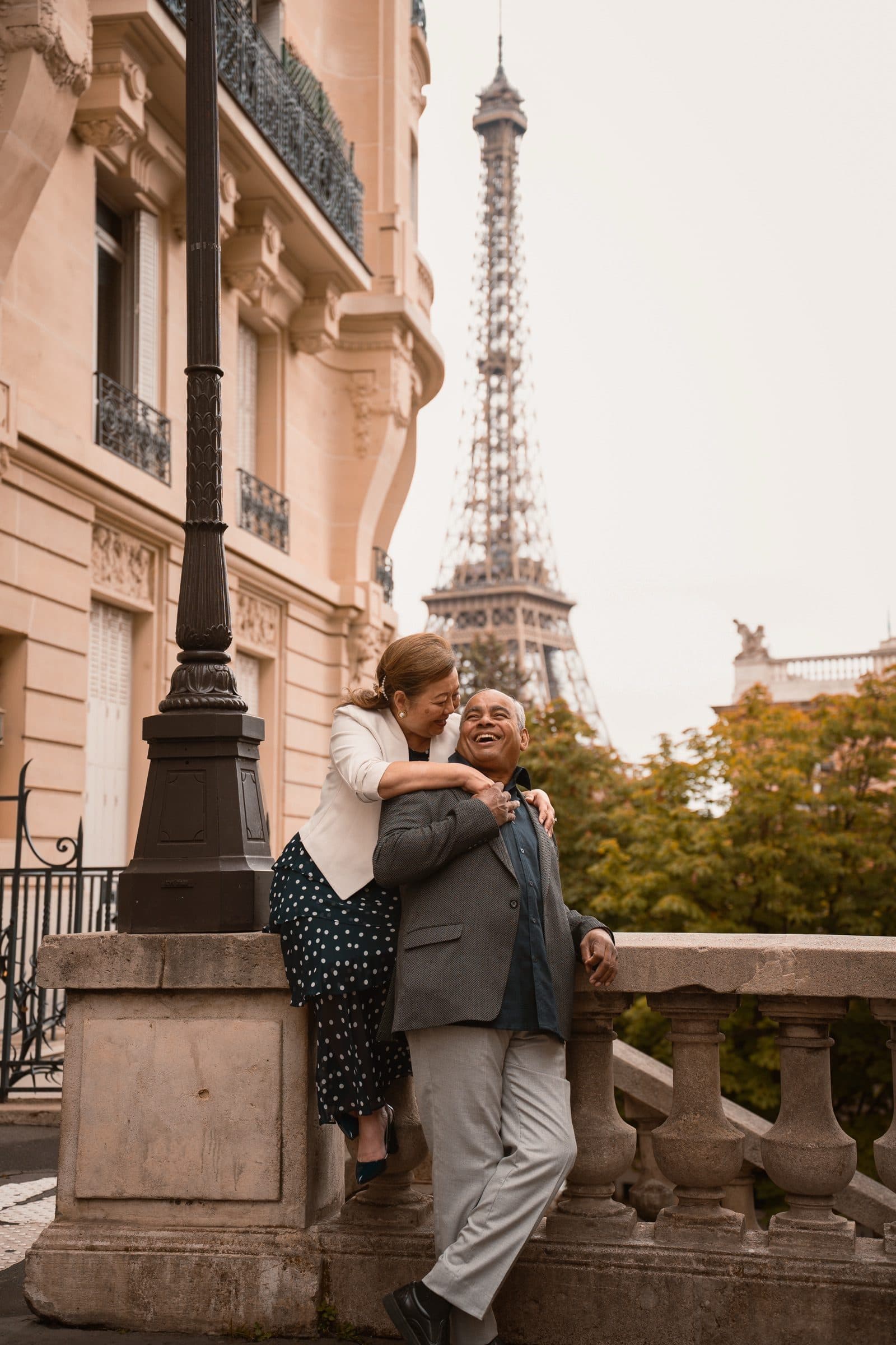 A couple in portrait, on Avenue de Camoëns