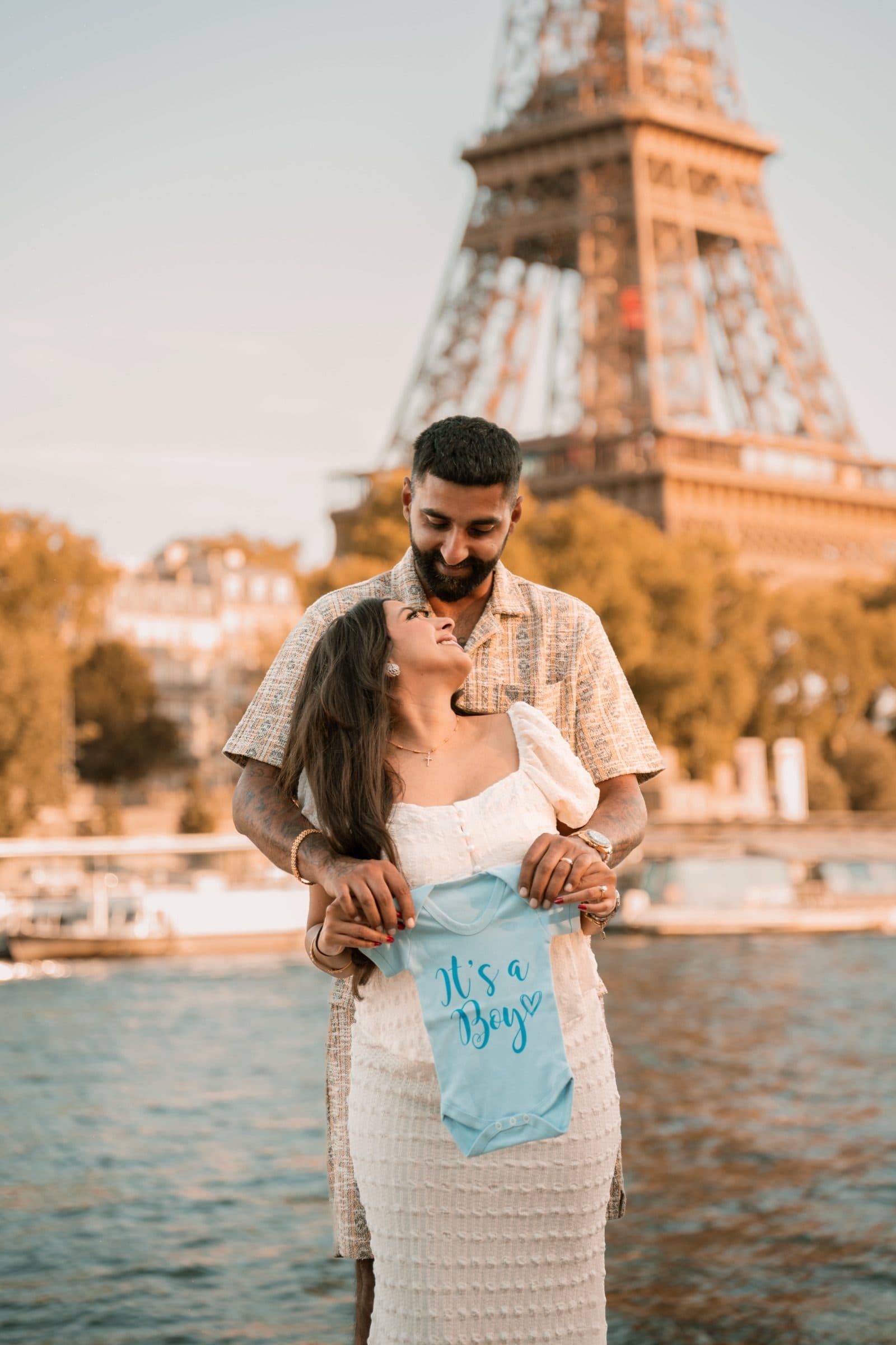 A couple photographed during a gender reveal, at the Eiffel Tower