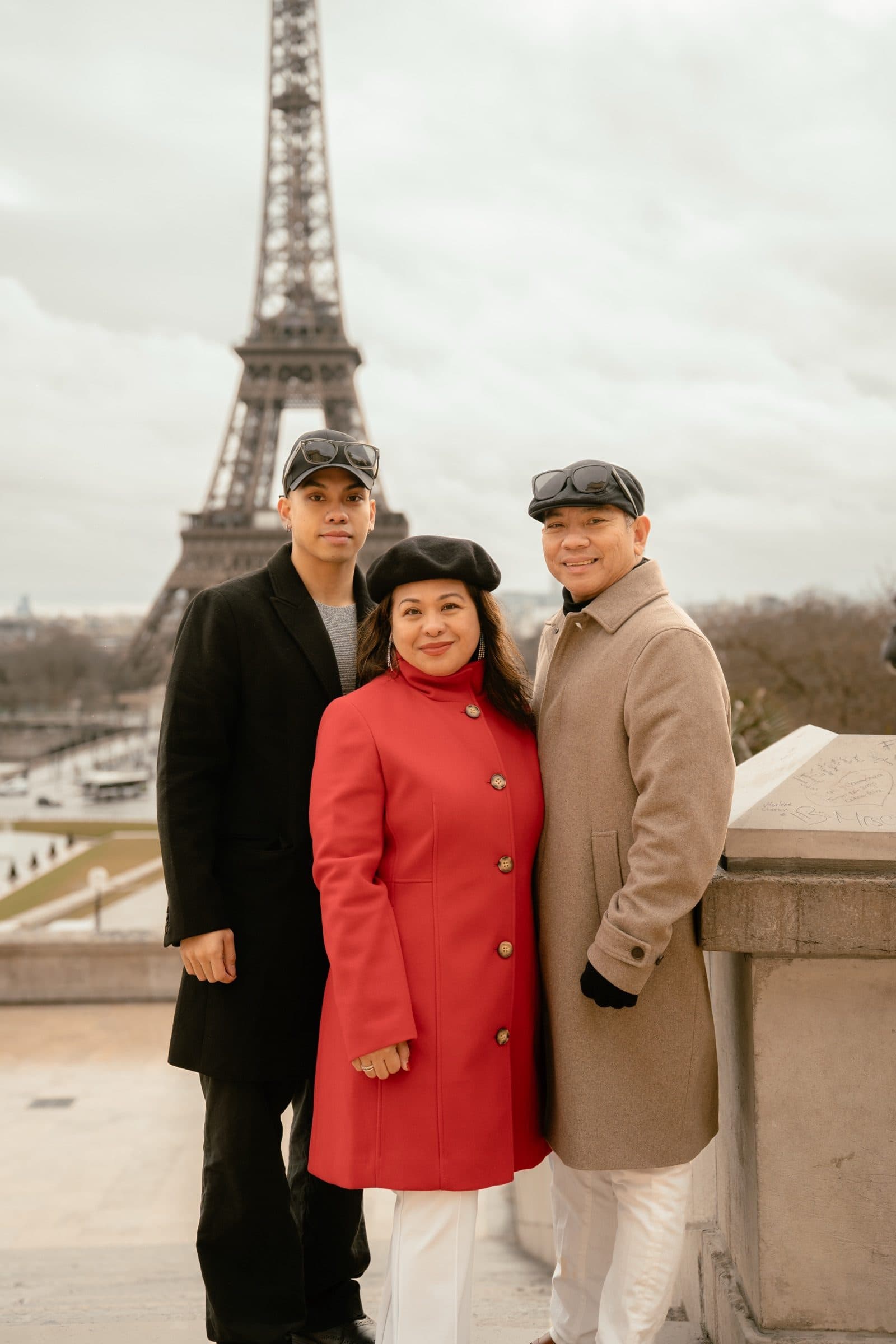 A family photographed at sunrise, at Trocadéro