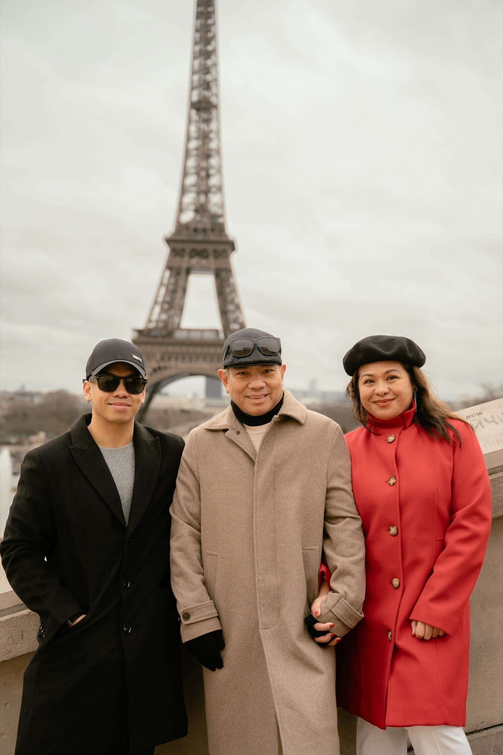 A family photographed at sunrise, at Trocadéro
